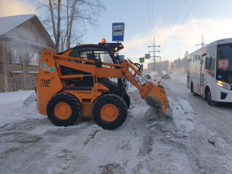 Фото Уборка снега в Томске 4